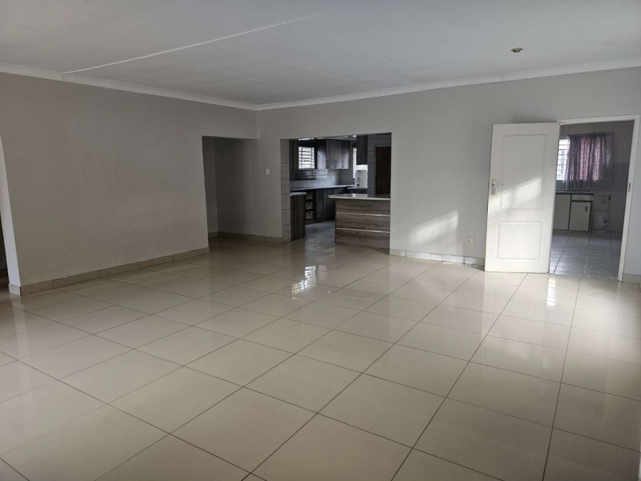 To Let 4 Bedroom Property for Rent in Verwoerdpark Northern Cape